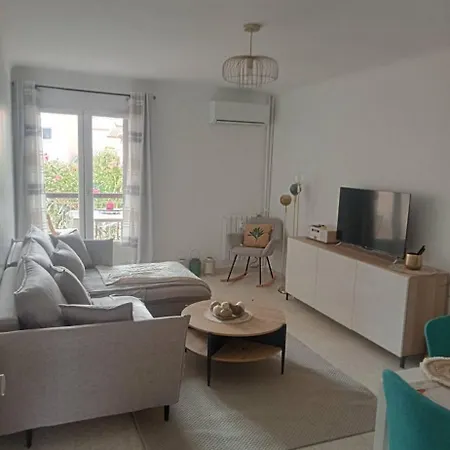 Lägenhet T2 Le Saints Georges 48 M2 Meubles Equipes Clims 2 Balcons Ensoleilles Parking Gratuit Et Wifi