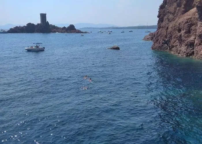 T2 Le Saints Georges 48 M2 Meubles Equipes Clims 2 Balcons Ensoleilles Parking Gratuit Et Wifi Lägenhet *