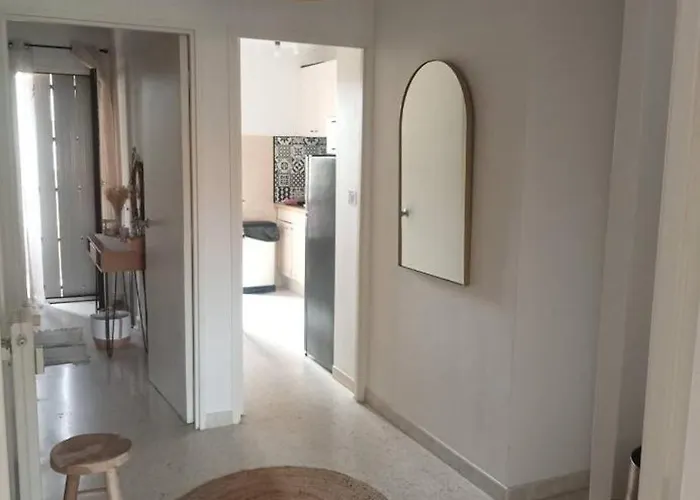 T2 Le Saints Georges 48 M2 Meubles Equipes Clims 2 Balcons Ensoleilles Parking Gratuit Et Wifi Lägenhet *