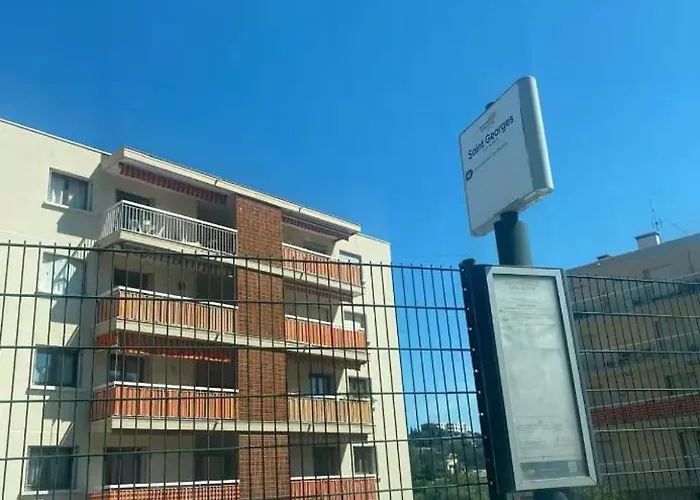 T2 Le Saints Georges 48 M2 Meubles Equipes Clims 2 Balcons Ensoleilles Parking Gratuit Et Wifi Lägenhet *