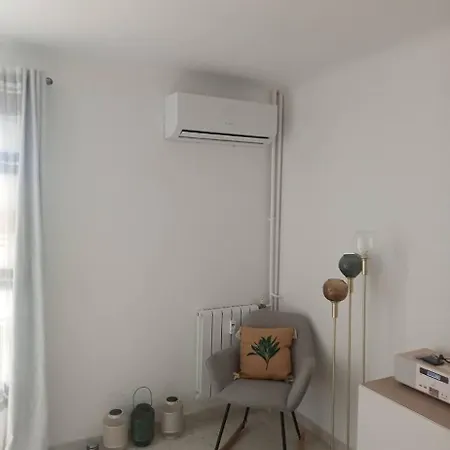 T2 Le Saints Georges 48 M2 Meubles Equipes Clims 2 Balcons Ensoleilles Parking Gratuit Et Wifi