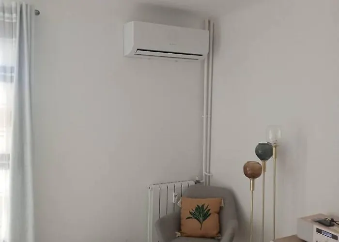 T2 Le Saints Georges 48 M2 Meubles Equipes Clims 2 Balcons Ensoleilles Parking Gratuit Et Wifi